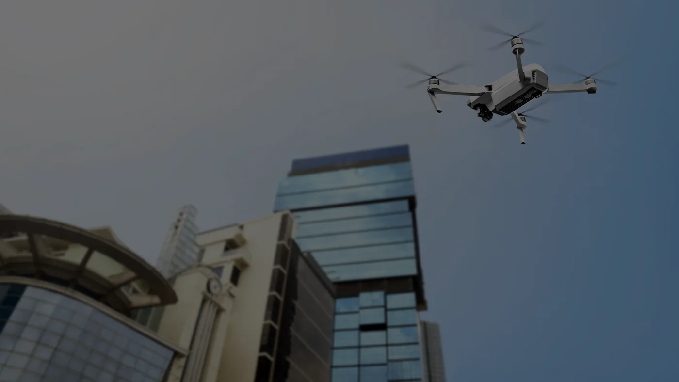 Imagen referencial de un dron junto a un edificio